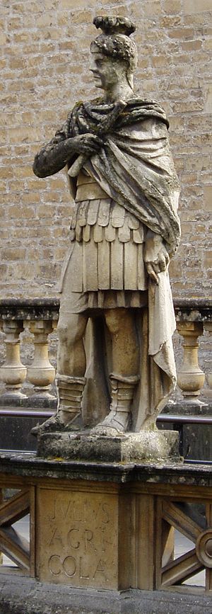 Archivo:Statue of Agricola at Bath