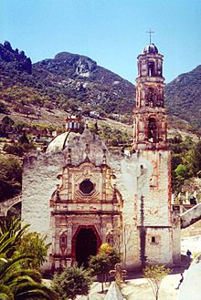 Archivo:Templo de la Cruz de Santa Teresa en Cardonal