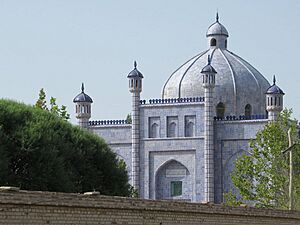 Archivo:Tomb of Sultan Satuk Bughra Khan (27778560748)