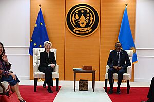 Archivo:Ursula von der Leyen & Paul Kagame - 2023