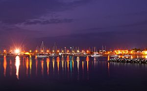 Archivo:Venezuela - Naiguatá - Vista al muelle tras el atardecer