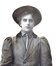 Vera Wentworth 1909. Blathwayt, Col Linley.jpg