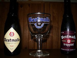 Archivo:Westmalle bières et verre