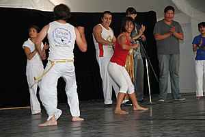 Archivo:04252012Cedetec capoeira10