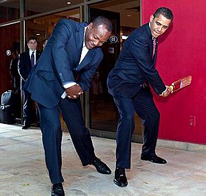 Archivo:Barack Obama & Brian Lara in Port of Spain 4-19-09 (cropped)