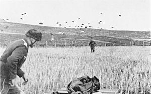 Archivo:Bundesarchiv Bild 141-0864, Kreta, Landung von Fallschirmjägern