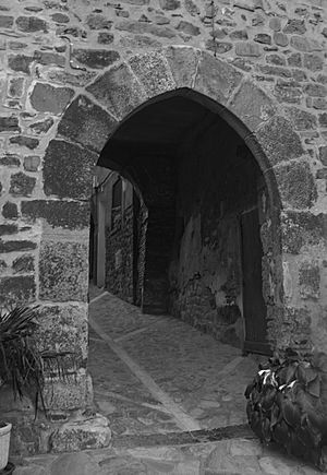 Archivo:Castillo lituenigo