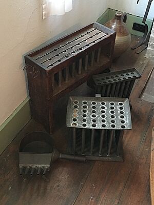 Archivo:Colonial candle molds at fruitlands