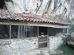 Archivo:Ermita de San Juan de Socueva, Arredondo