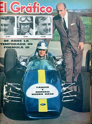 Archivo:Fangio y Bordeu - El Gráfico 2415
