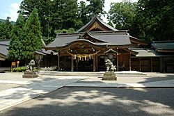 Honden shirayama hime shrine ishikawa.jpg