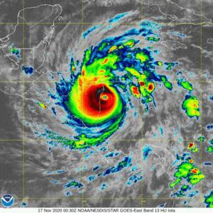 Archivo:Hurricane Iota at landfall over northeastern Nicaragua