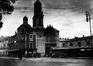 Archivo:Iglesia de San Juan de Dios, sobre la avenida Hidalgo, vista parcial