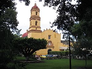 Archivo:Iglesia de Santiago Apostol - Jiutepec