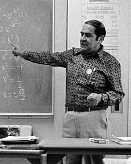 Jaime Escalante teaching, 1983 (cropped).jpg