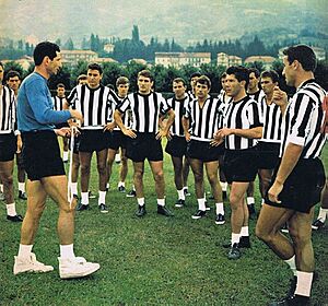 Archivo:Juventus FC - 1964 - Training Session (Herrera-Sívori)