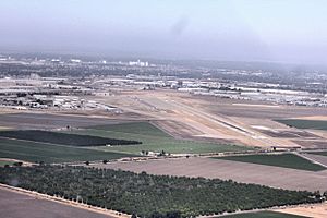 Archivo:Kluft-photo-Stockton-Metro-Airport-July-2009-Img 0085c