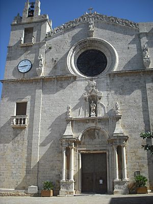 Archivo:L'Escala. Església de Sant Pere