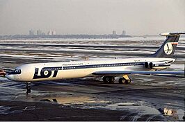 LOT Ilyushin Il-62 SP-LAA Rose.jpg