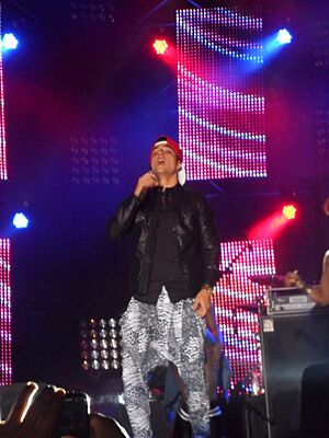 Archivo:Maluma en vivo.