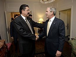 Archivo:Manuel Zelaya with George Bush September 18, 2006