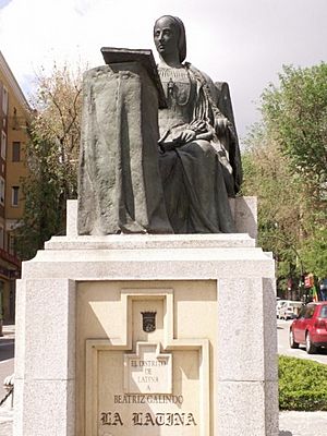 Archivo:Monumento a Beatriz Galindo