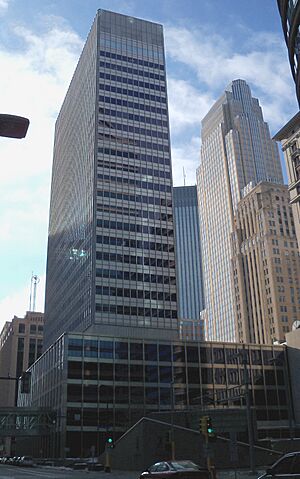 Archivo:One Financial Plaza Minneapolis 1