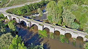 Archivo:Puente Río Arlanza Escuderos