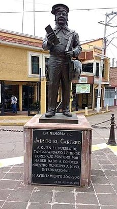 Archivo:Raúl Chato Padilla, Jaimito el Cartero, statue in Mexico