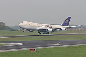 Archivo:Saudia Boeing 747-8F