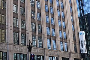 Archivo:Twitter headquarters in San Francisco (TK2)