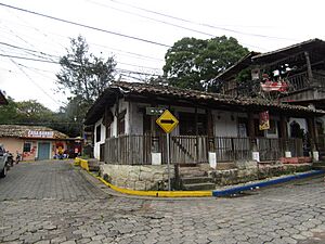 Archivo:Valle de Angeles Town House