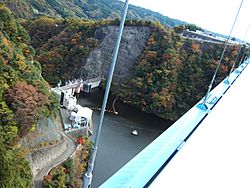 Archivo:View from Ryujin bridge and Ryujin Dam
