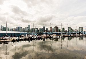 Archivo:Vista de Vancouver desde el parque Stanley, Canadá, 2017-08-14, DD 04