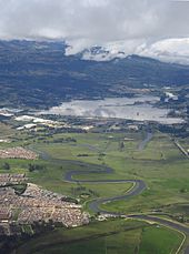 Archivo:2018 Sibaté embalse del Muña y río Bogotá, vista aérea