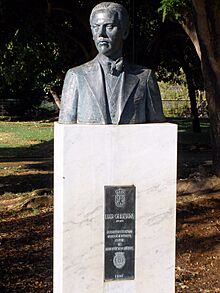 Alcalá de Guadaíra - Parque Centro, Monumento a Luis Cernuda.jpg