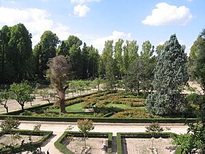 Archivo:Aranjuez JardinPrincipe VistaDesdeMontañaRusa