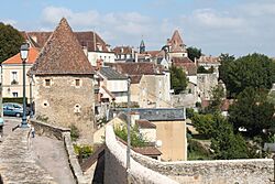 Avallon - Tour de l'Escharguet 1.JPG