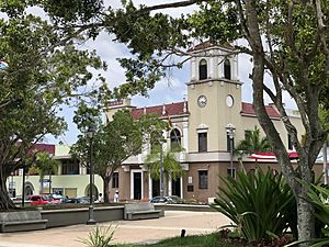 Archivo:Ayuntamiento de Coamo