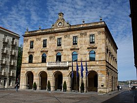 Ayuntamiento de Gijón (13960777277) (cropped).jpg