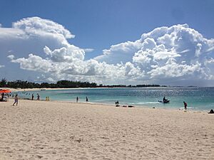 Archivo:BHA Nassau, Paradise Island, Cove Beach 001