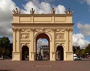 Archivo:Brandenburger Tor Potsdam Stadtseite 2015