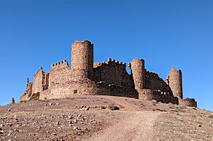 Archivo:Castillo de Almonacid de Toledo 11