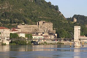 Archivo:Chateau tournon-1