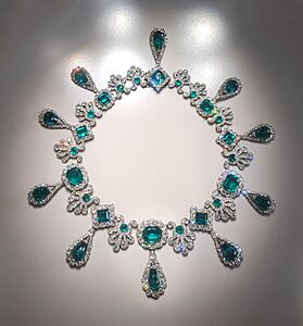 Collier en émeraudes de la parure de Marie-Louise - Musée du Louvre Objets d'Art OA 12155