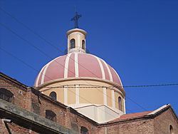 Archivo:Cupula iglesia CdLR