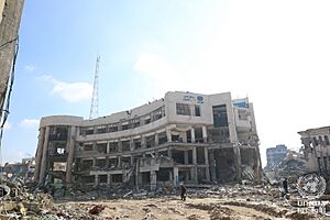 Archivo:Destruction of UNRWA el-Sheikh Radwan health center, February 2024