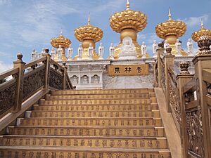 Archivo:Donglin Temple Shanghai 19