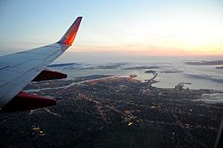 Archivo:East Bay aerial twilight