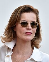 Archivo:Eva Herzigová (2019) II
